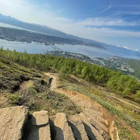 Funkishus Sentralt I Tromsdalen Villa