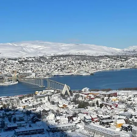 Funkishus Sentralt I Tromsdalen * ترومسو