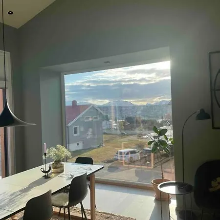 Funkishus Sentralt I Tromsdalen *