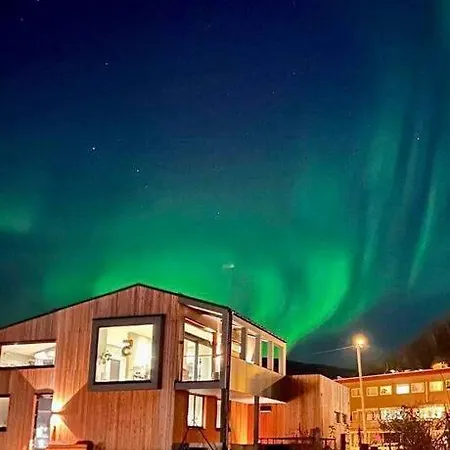 Funkishus Sentralt I Tromsdalen Villa